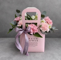 фото Диантусы в сумочке с ручками 🌸